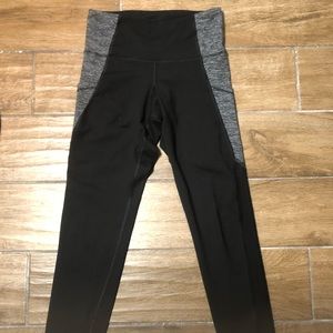 OLD NAVY Black Paneled Compression Leggings